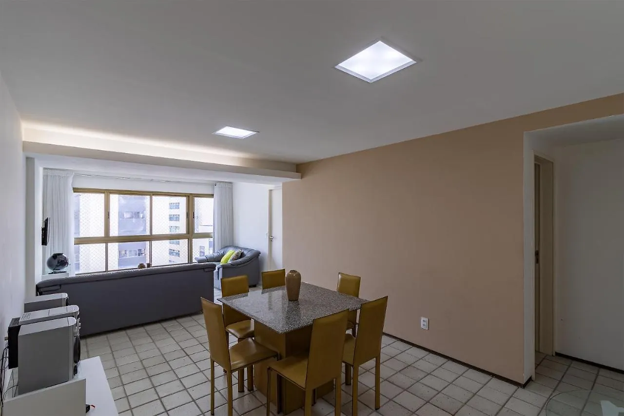 Apartamento próximo a praia em Boa Viagem Recife por Carpediem 0*,  Brasil